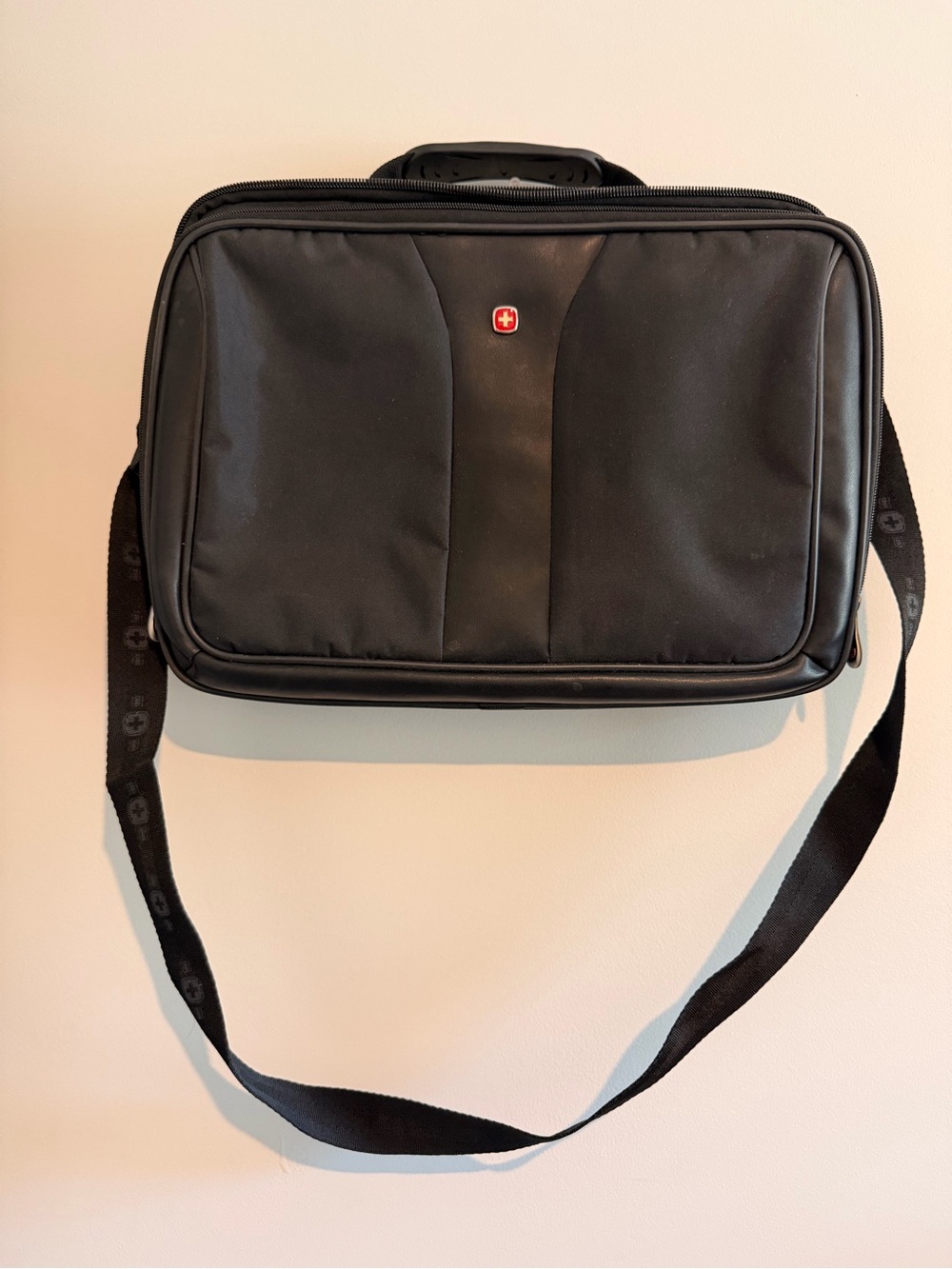 SwissGear Black Laptop Messenger Bag with Shoulder Strap